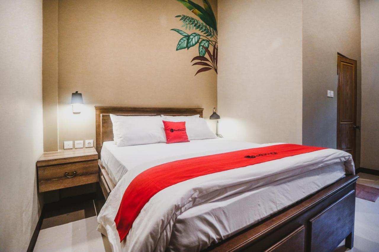 RedDoorz Plus near Mall Slipi Jaya Giacarta Esterno foto
