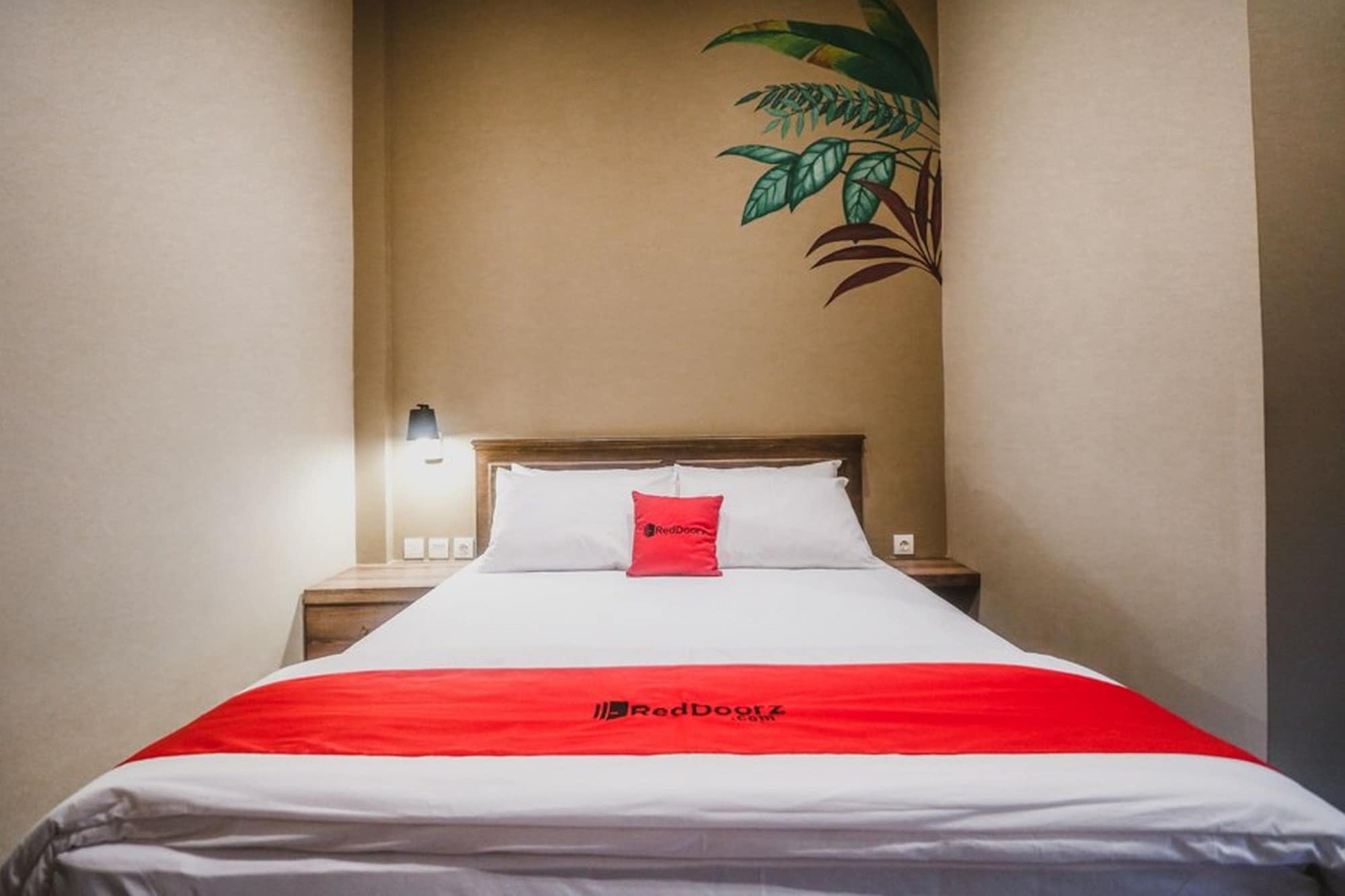RedDoorz Plus near Mall Slipi Jaya Giacarta Esterno foto